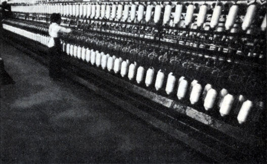 В цехе текстильного комбината в Хайфоне