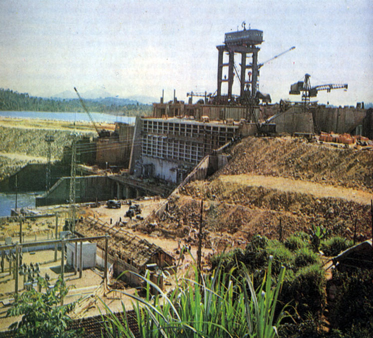 ГЭС, сооружаемая с помощью советских специалистов на севере Вьетнама