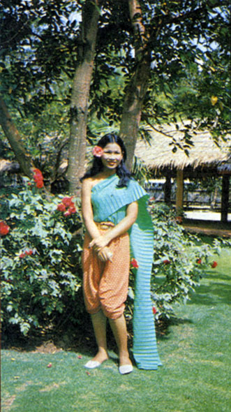 Тайская женщина в национальном костюме