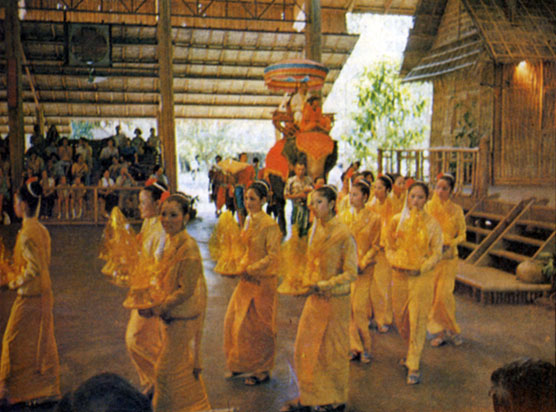 Большая роль в тайском театре отводится танцам