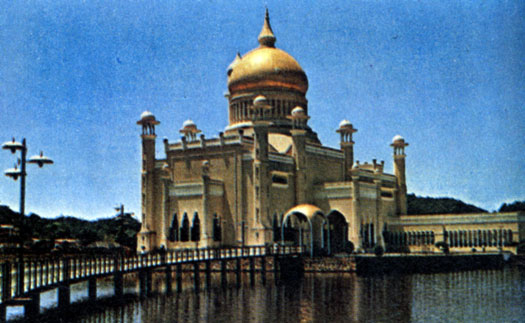 Мечеть в Бандар-Сери-Бегаване